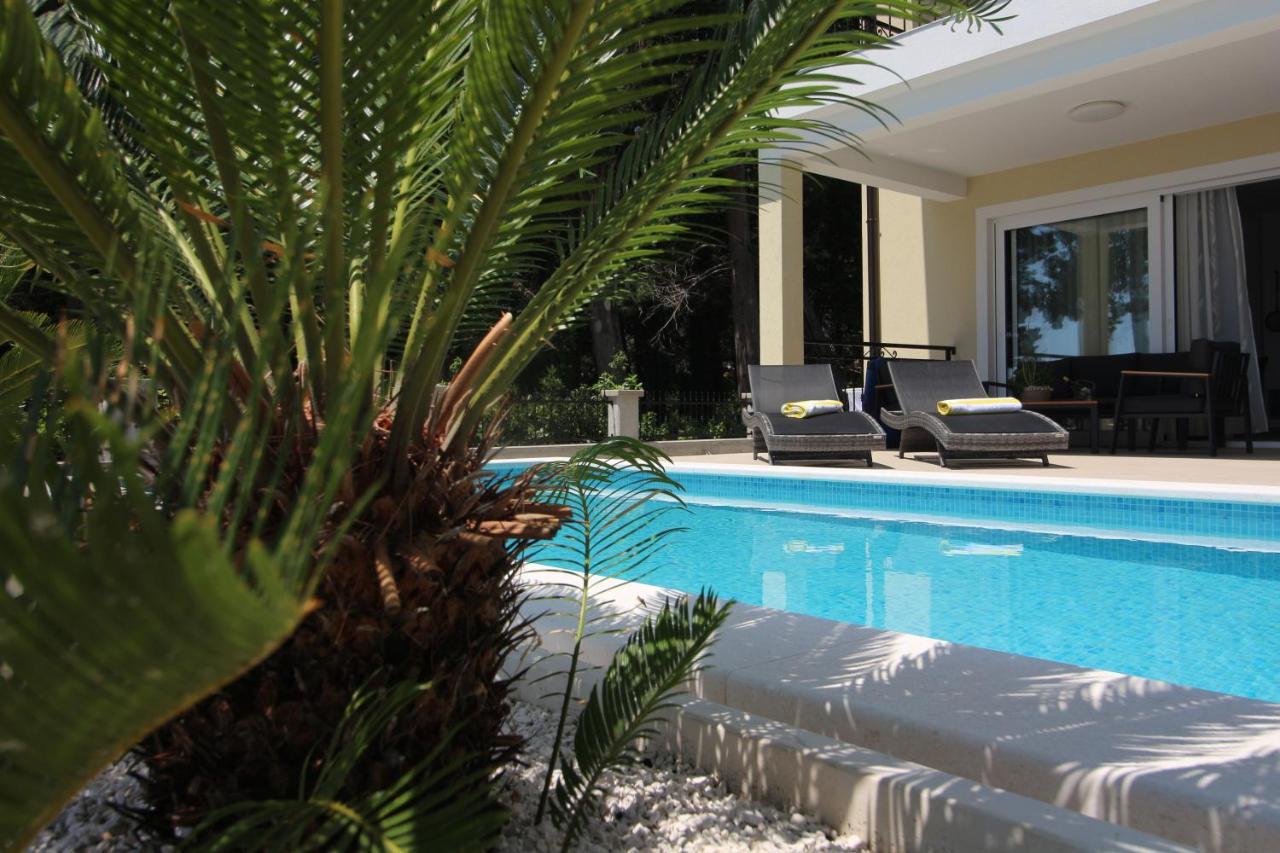 Villa Beachfront Sea Palace Kastela Bagian luar foto