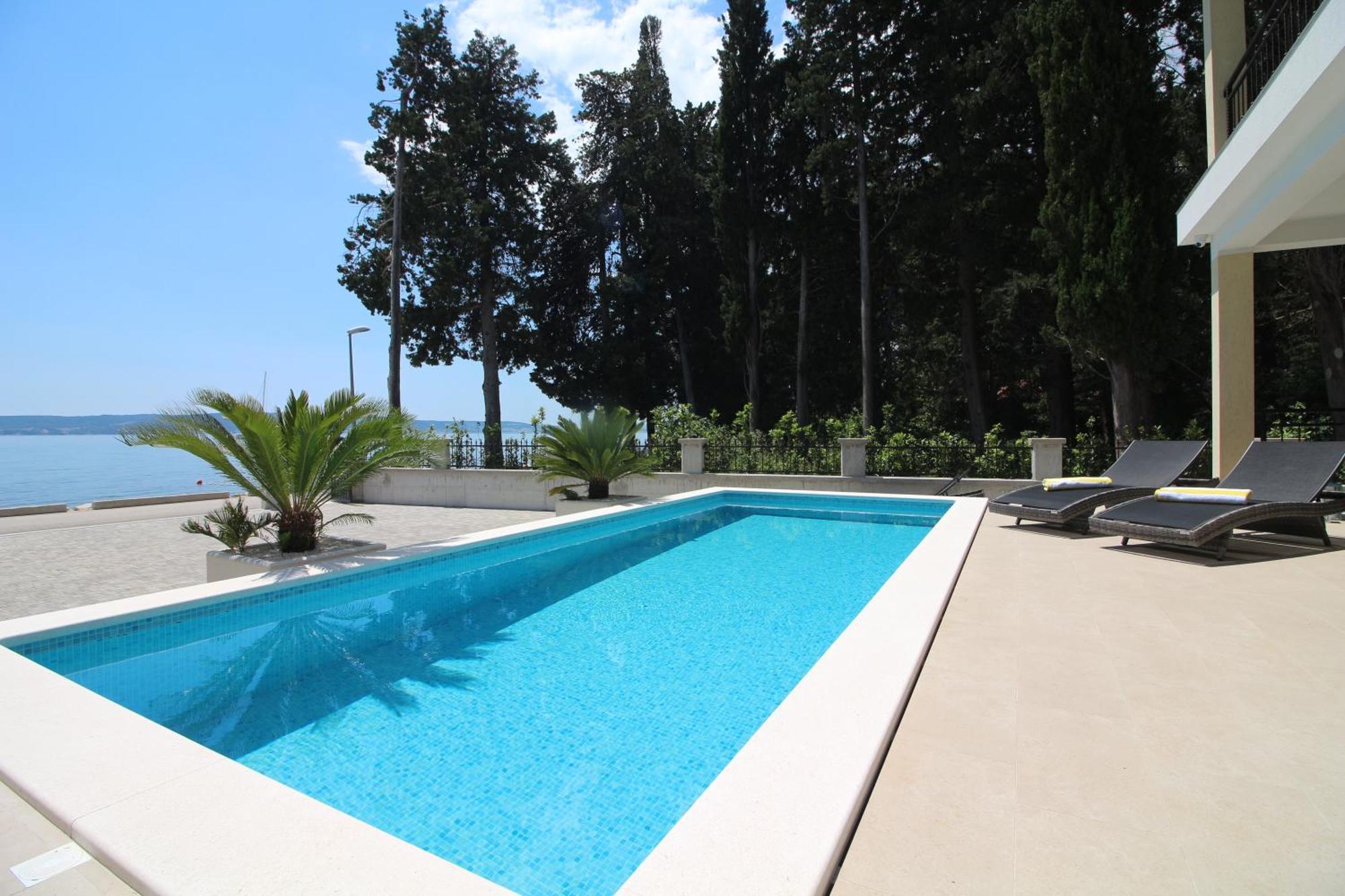 Villa Beachfront Sea Palace Kastela Bagian luar foto
