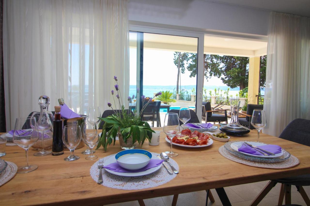 Villa Beachfront Sea Palace Kastela Bagian luar foto