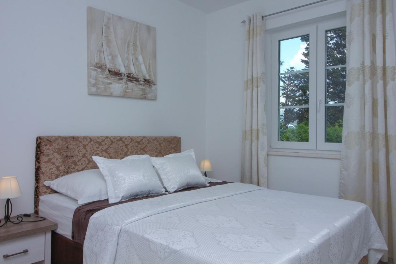 Villa Beachfront Sea Palace Kastela Bagian luar foto
