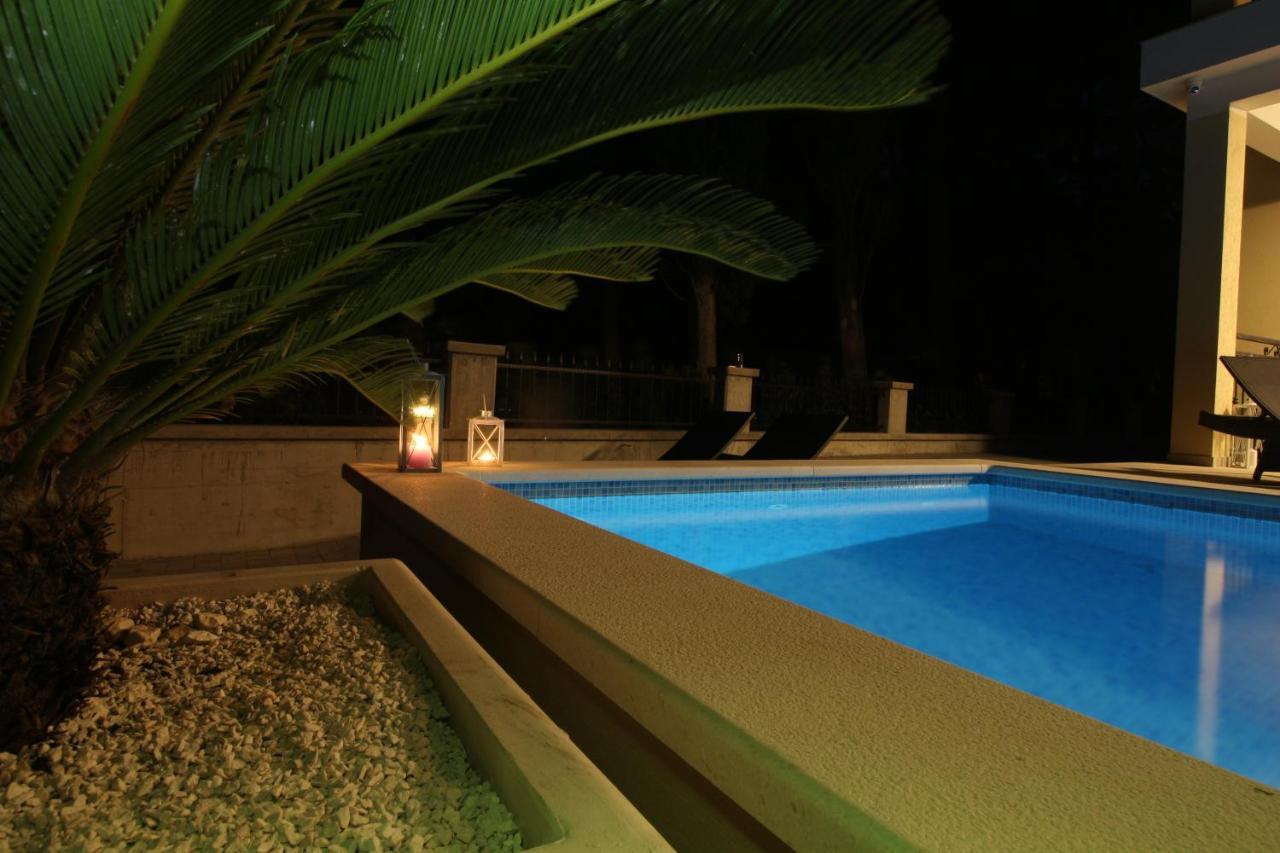 Villa Beachfront Sea Palace Kastela Bagian luar foto